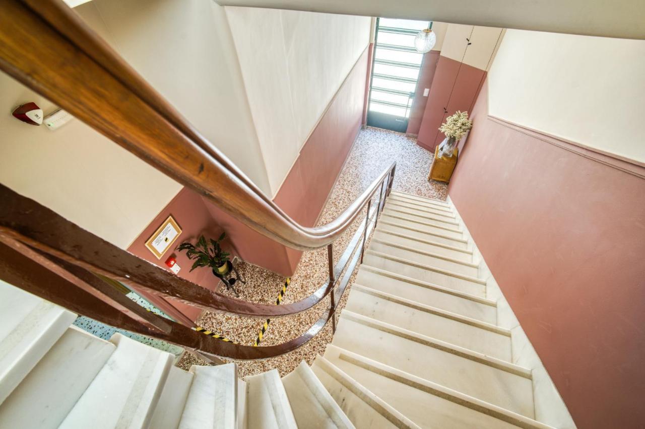Keramos Athens Aparthotel Exteriör bild